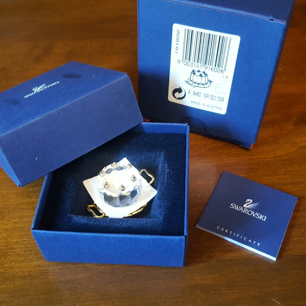 SWAROVSKI CRYSTAL BIRTHDAY CAKE FIGURINE #191602 - Picture 7 of 8